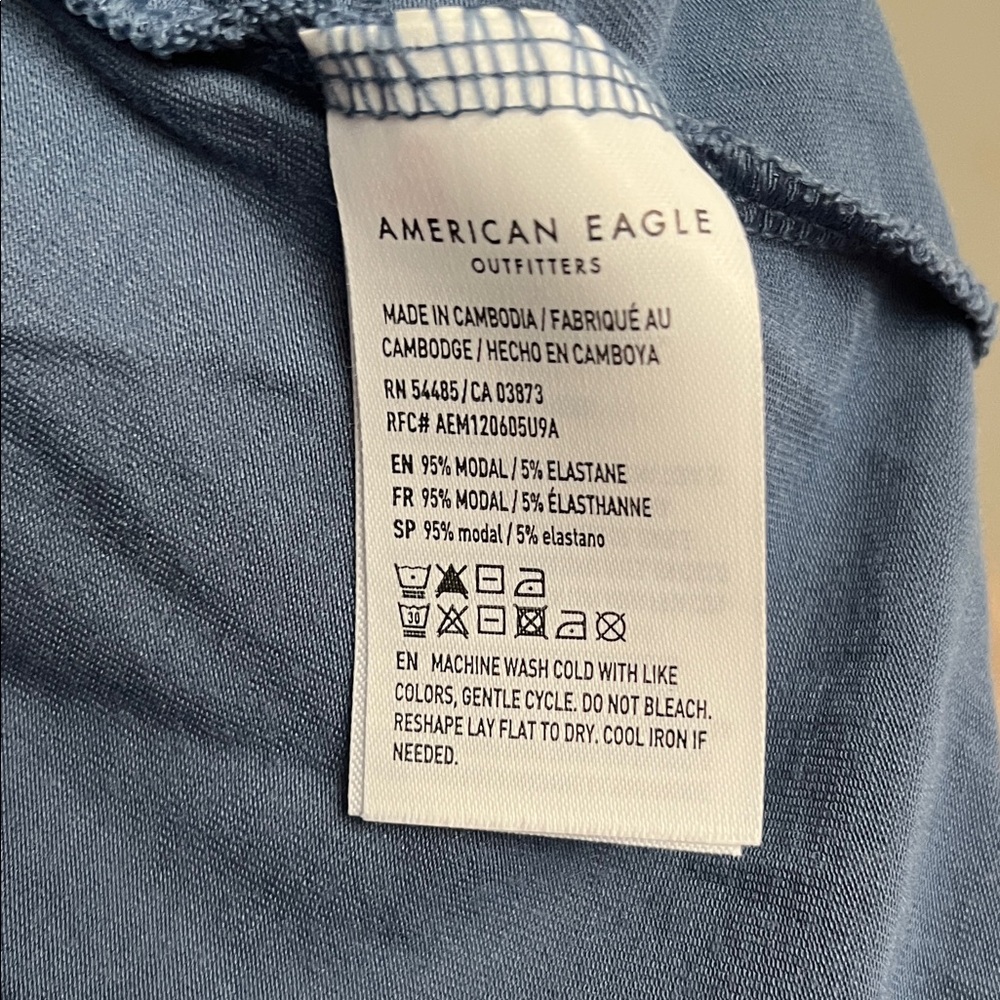 American Eagle Outfitters Women's Deep Blue V-Neck Tee - Picture 3 of 4